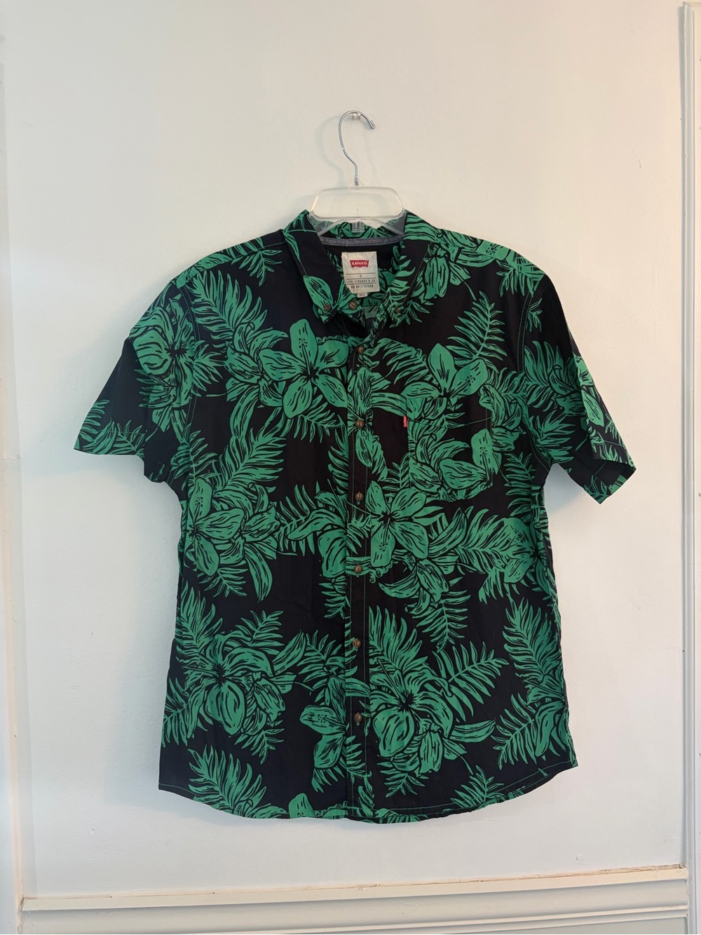 Levi's Men’s Navy & Green Tropical Short Sleeve Shirt